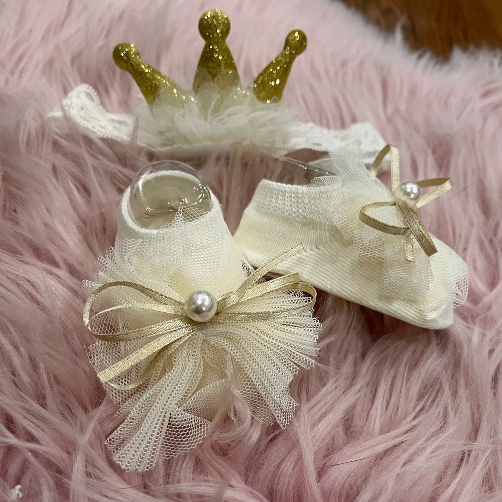 Baby socks and crown headband set